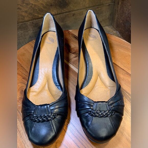 Nurture beautiful shoes.  Inv 5524 - Picture 1 of 6